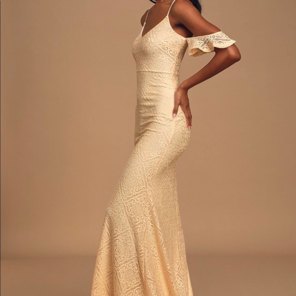 ABSOLUTELY STUNNING OFF THE SHOULDER DRESS - Picture 2 of 5
